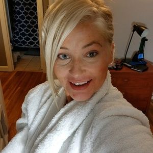 Meet your Posher, Adrienne